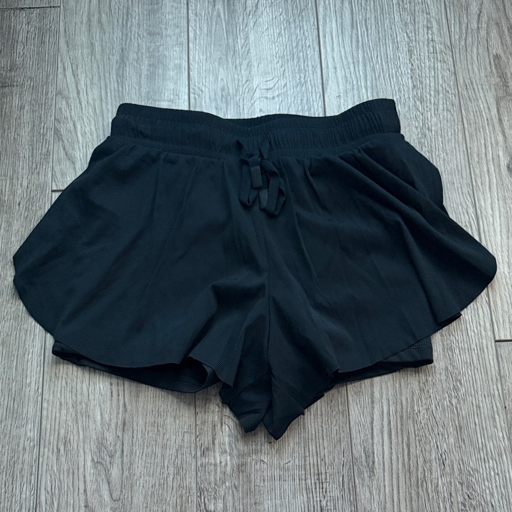 Black flowy shorts with built in spandex